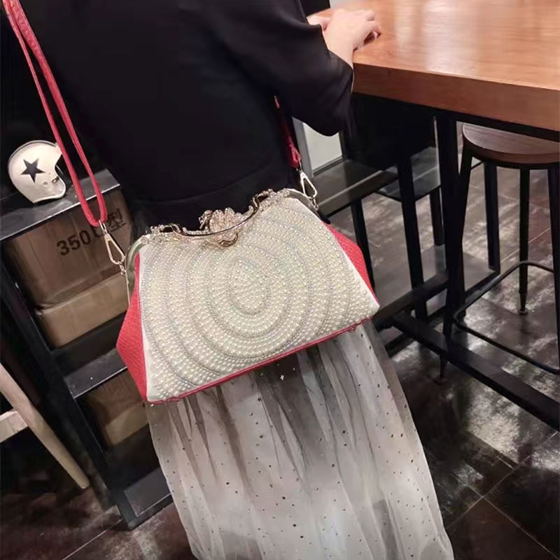 2023 nouvelles dames de mode incrustées de diamants sens avancé lumière luxe perle sac qualité décontracté bandoulière unique épaule sac à main pour les femmes