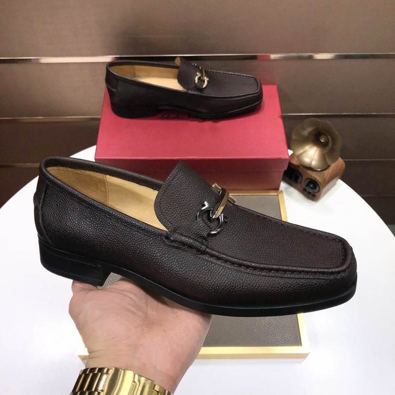 2023 Modell Herren Designer Loafer Schuhe luxuriöse italienische Klassiker Gold Mokassins Kleid Schuhe Schwarz Echtes Leder Büro Hochzeit Walk Drive Schuhe Größe 38-45