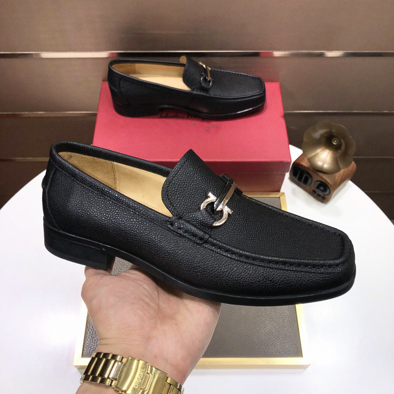 2023 Modell Herren Designer Loafer Schuhe luxuriöse italienische Klassiker Gold Mokassins Kleid Schuhe Schwarz Echtes Leder Büro Hochzeit Walk Drive Schuhe Größe 38-45