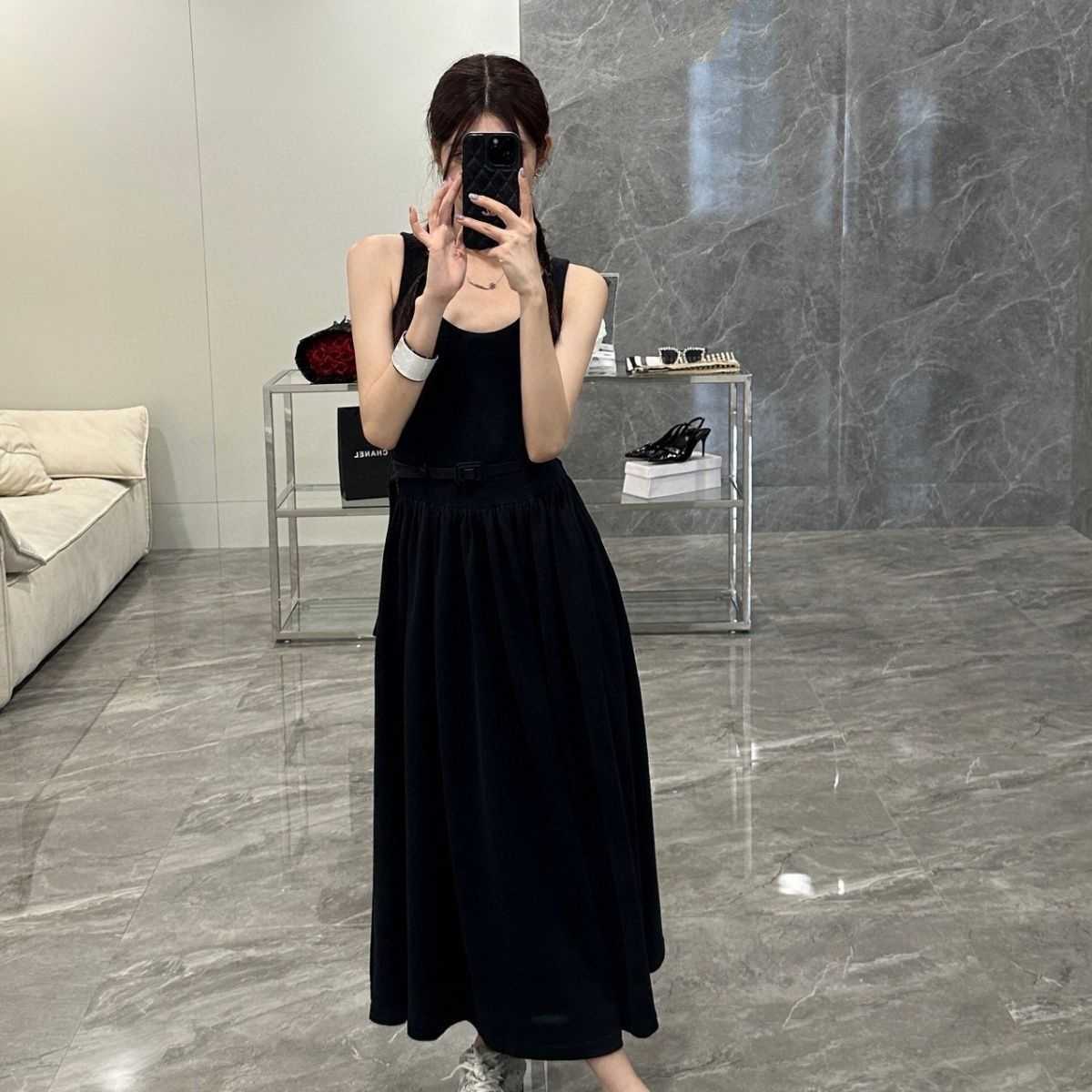 Summer women's black sleeveless square collar belt waist waist A-type long dress, polyester fabric soft and comfortable, slim casual fashion.