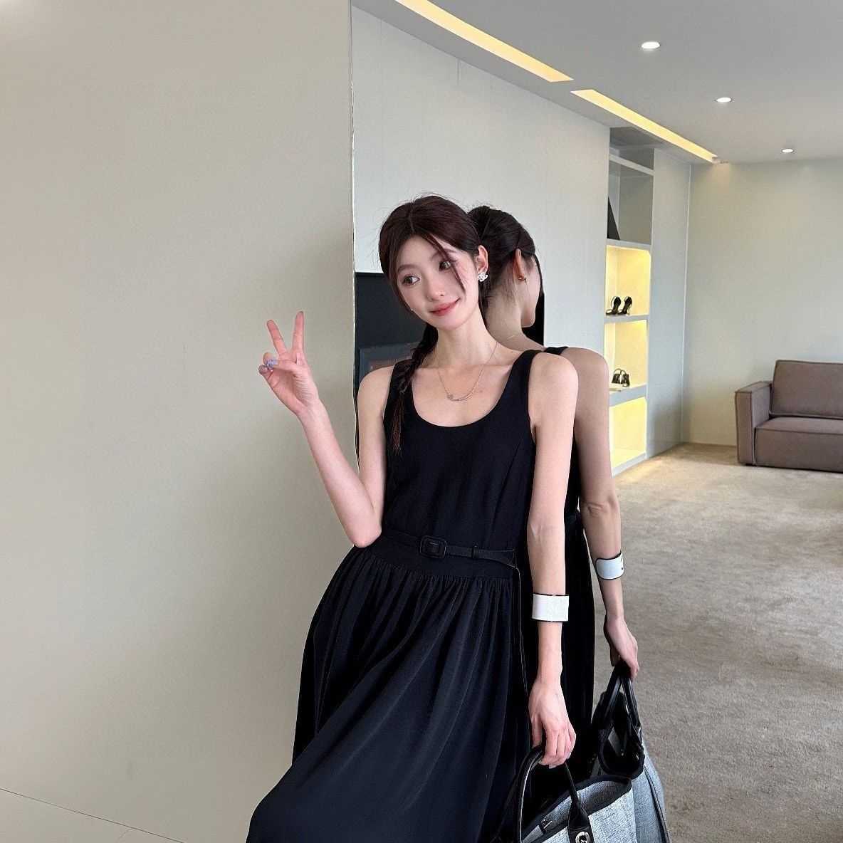 Summer women's black sleeveless square collar belt waist waist A-type long dress, polyester fabric soft and comfortable, slim casual fashion.