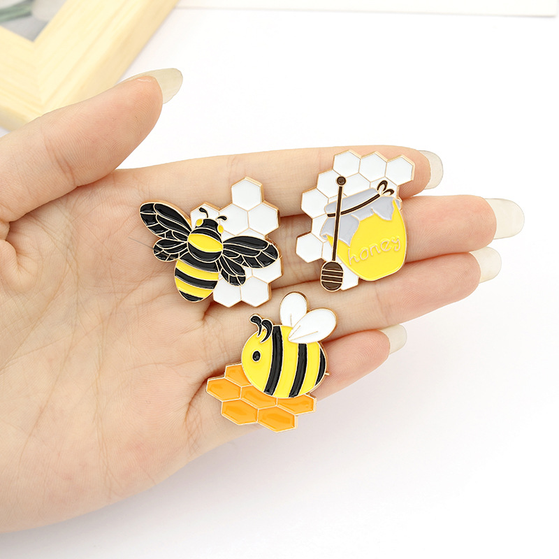 Śliczne metalowe bi -pszczoły broszki kreskówkowe broszki pszczół miodne dla kobiet ubrania ubrania czapki haty piny odznaki biżuteria biżuteria akcesoria akcesoria