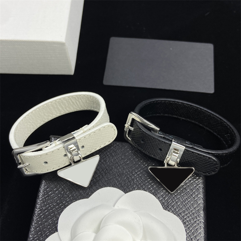 Luxury Mens Women Fashion Triangle Bracelet Designer Bracelets 2 Couleurs Charme Femme Men Bijoux Corde en cuir High Quality Gift 264L