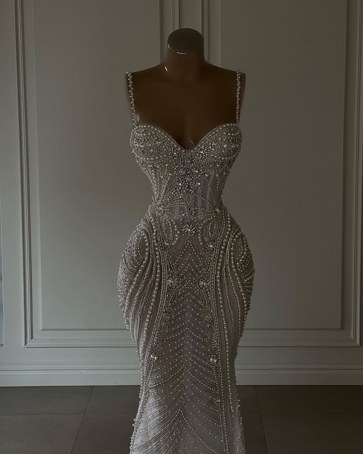 Exquisite Mermaid Prom Dresses Sleeveless V Neck Straps Appliques Sequins Beaded Floor Length 3D Lace Diamonds Evening Dress Plus Size Bridal Gowns Custom Made