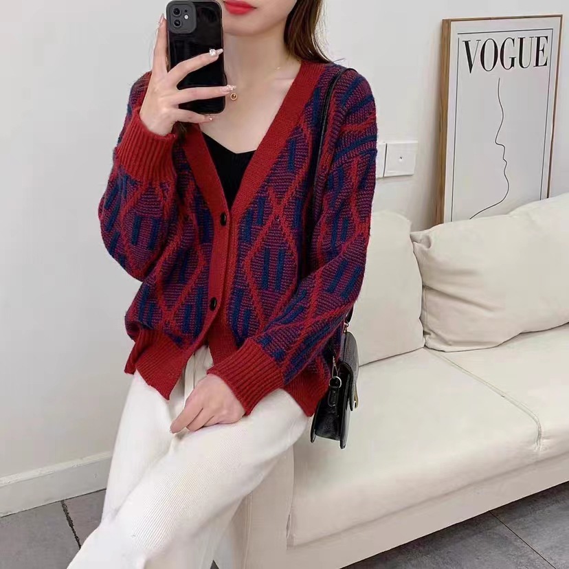 النسخة الخريف والشتوية الكورية من V-Neck Neck Loose Clatwork Color Black and White Diamond Lattice Lazy Wind Sweater Cardigan Catigan Coard