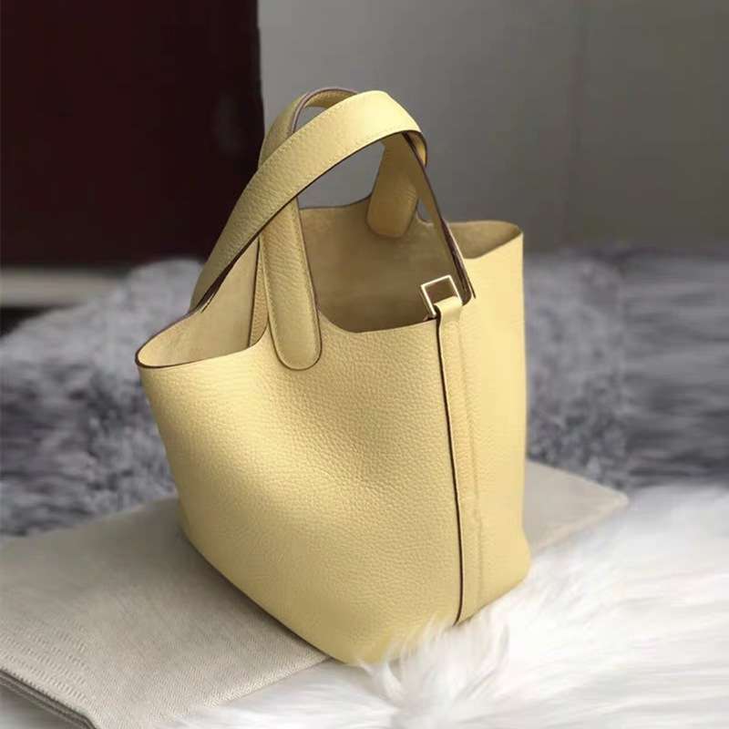 2023 Nouvelle Arrivée: Sac Panier de Marché Classique, Sac Seau en Cuir Véritable, Couche Supérieure en Cuir de Vachette Grain de Litchi, Sac à Main Simple et Polyvalent pour Femme - Color-Block blanc