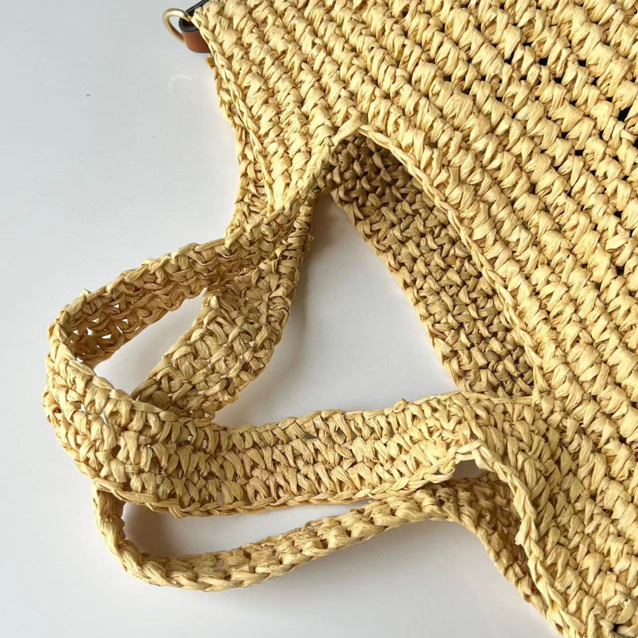 Роскошная сумка из сумки из лафита травы с ткацкой сумочка мягкая дизайнер пляжная сумка поперечный кусочек сплайсин