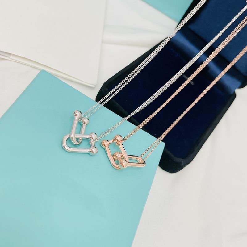 2023 lindos colares de pingente fofo longo prata fina corrente de aço inoxidável duas juntas design de anéis colar feminino com saco de pó e caixa