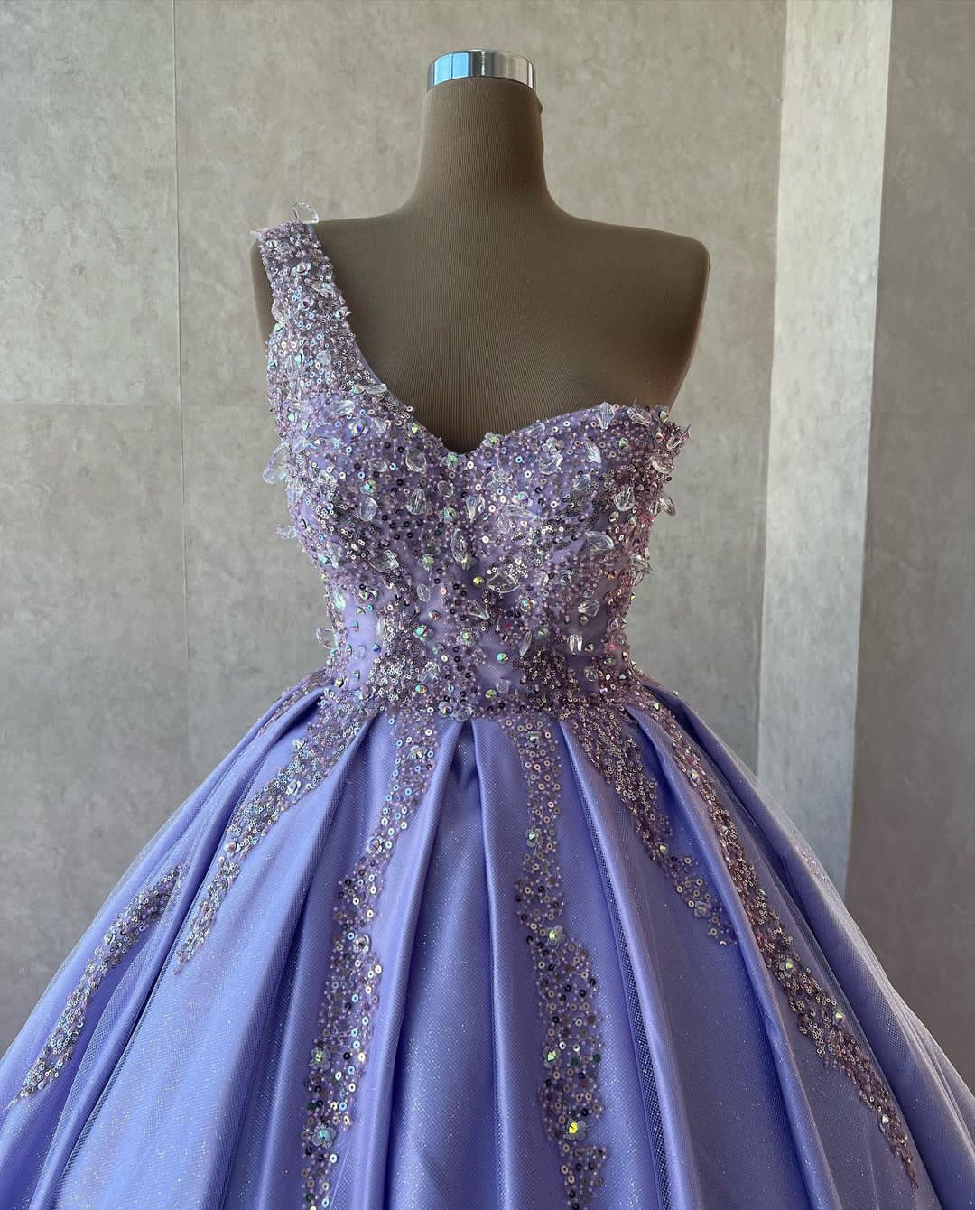Suknia balowa sukienki wieczorne bez rękawów v szyja jedno ramiona aplikacje podłogowe długość 3D koronki koronki diamenty koronkowe sukienki na bal