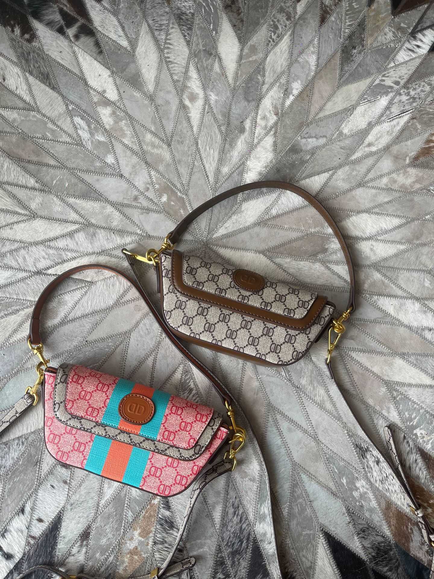 2024 Nieuwe luxe handtas van hoge kwaliteit Fabriek directe verkoop familie onderarm high-end bedrukt zadel dames middeleeuws draagbaar een crossbody klein vierkant oude bloem