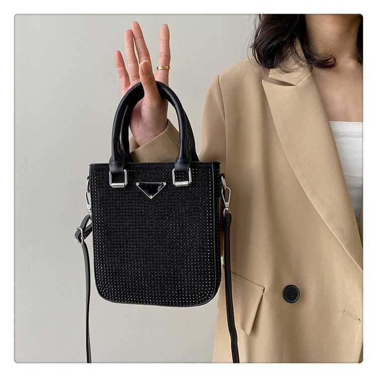 2023 Direktverkauf ab Werk, hochwertige Netizens' Same Underarm for Women's Advanced Rhinestone New Fashion Diamond Embedding Shoulder Bag mit kleinem Design