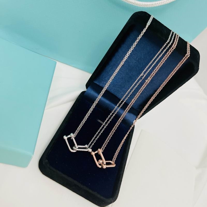 2023 collares colgantes lindos encantadores cadena larga de acero inoxidable delgada de plata dos anillos en u diseño collar de mujer con bolsa de polvo y caja