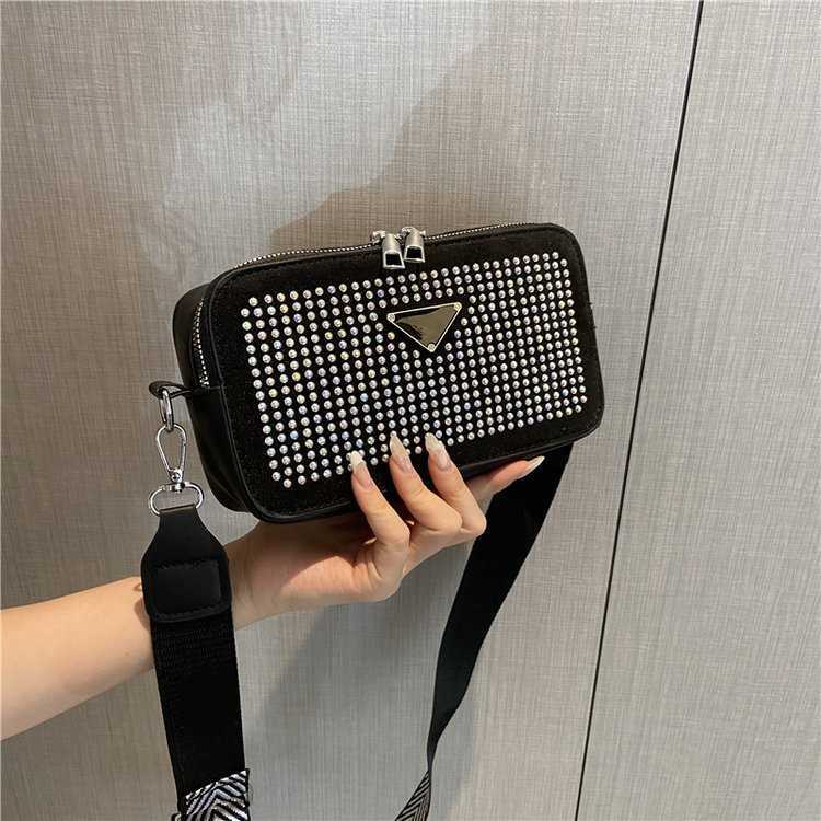 2024 New Designer womens crossbody shoulder Diamond camera summer popular on the internet for women broadband niche diagonal bag