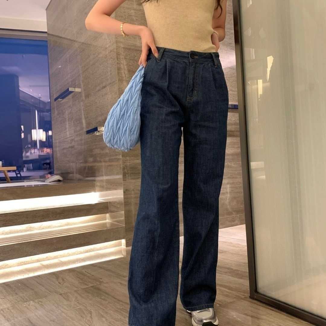 Spring and summer ladies loose casual letter-printed straight leg jeans, lightly washed denim retro casual, loose straight leg casual fashion everyday everything.