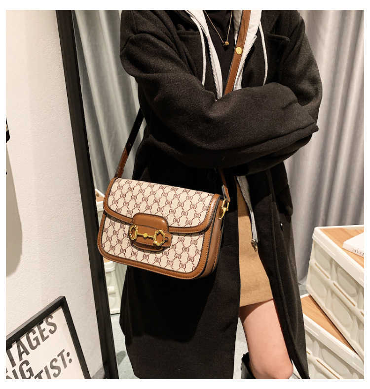 2024 New Designer women's crossbody shoulder Xiao Zhan's of the same style Women 2022's armpit Small and versatile one diagonal saddle bag