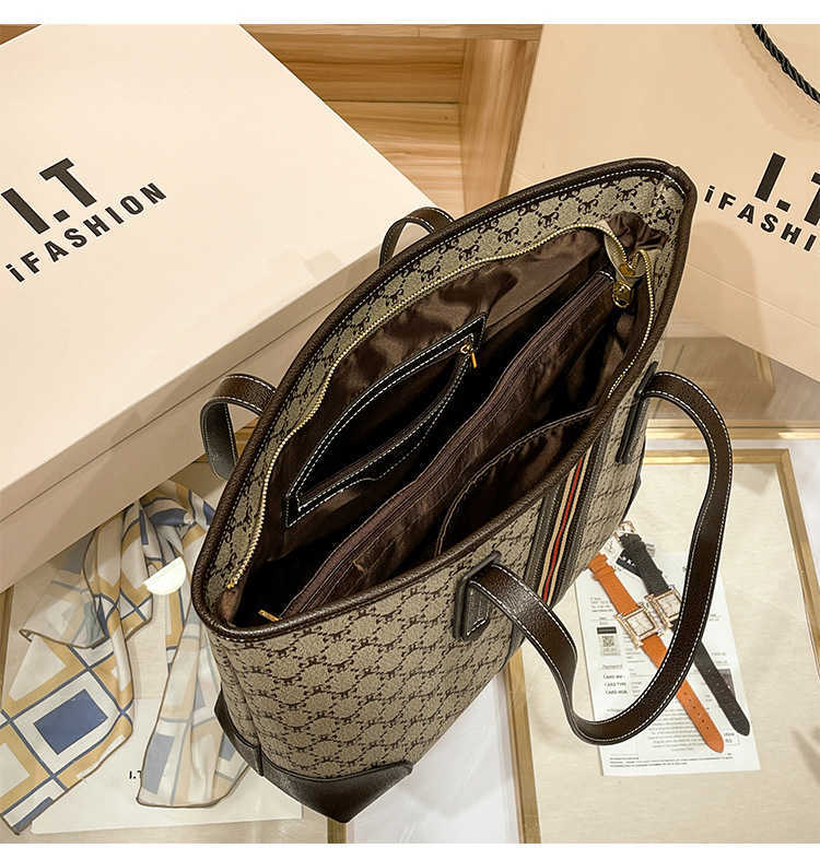 2024 luxe Nieuwe Luxe Designer Fabriek directe verkoop hoge kwaliteit Eigen nieuwe modieuze capaciteit een schouder handtas herfst en winter tote grote tas vrouwelijke letters