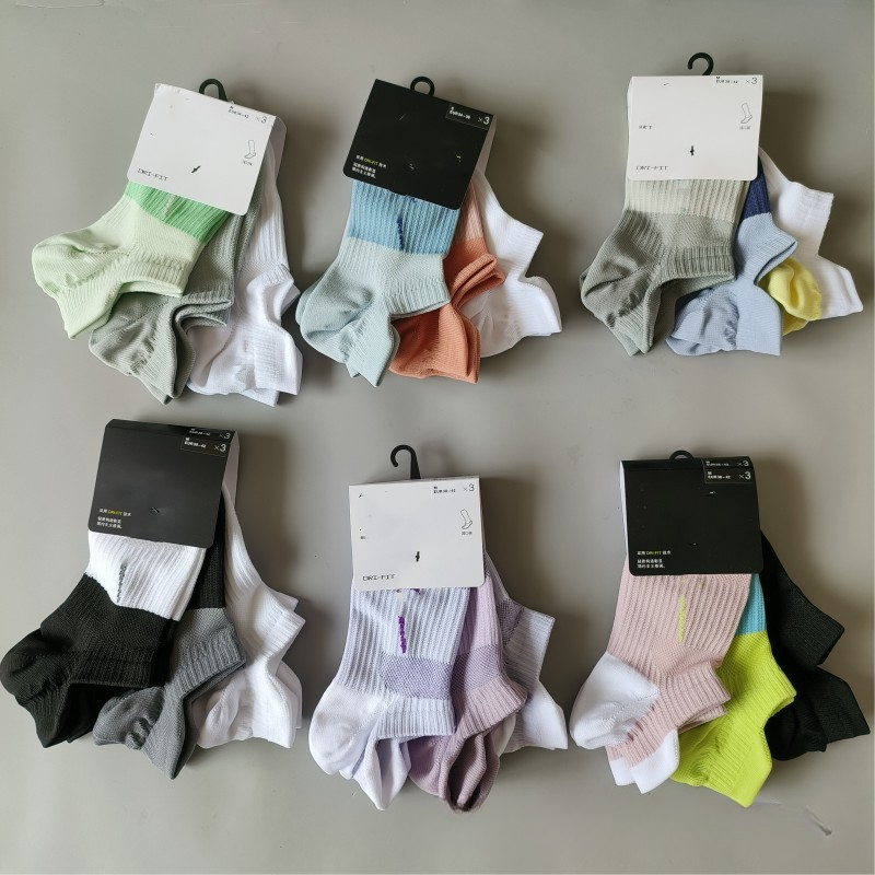 Conception personnalisée Logo Running Chaussettes Brodé Jacquard Imprimer Blanc Noir Unisexe Hommes Chaussette En Coton