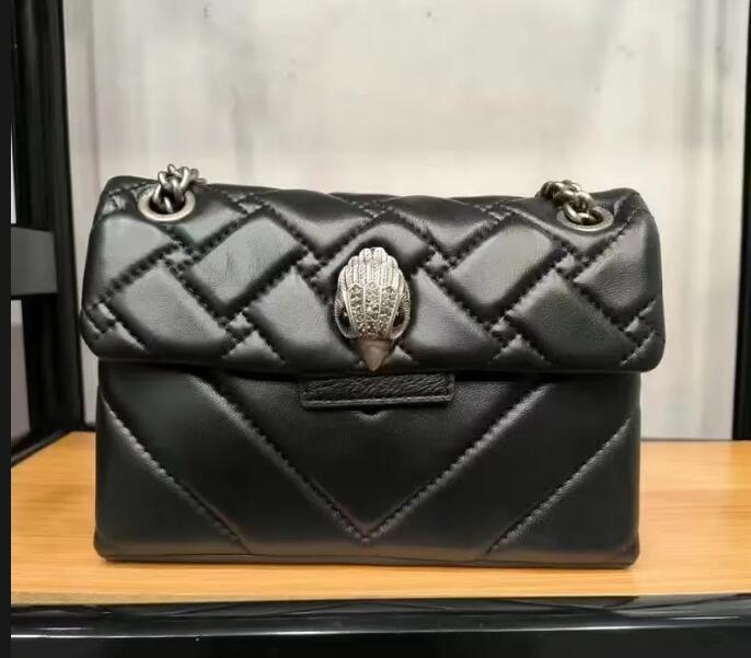 Kurt geiger väskor london äkta fårskinn läder 5a kedjor kors body väska liten klaff handväska 20 cm svart gyllene/silver kedja messenger axelväska kuvert plånbok tote