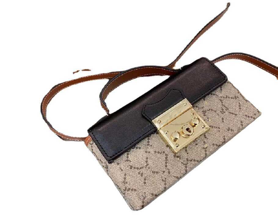 2024 Ny lyxig högkvalitativ handväska Fabrik Direktförsäljning Sommar Single Crossbody Women's Lock Buckle Fashion Moonlight Treasure Box Letter