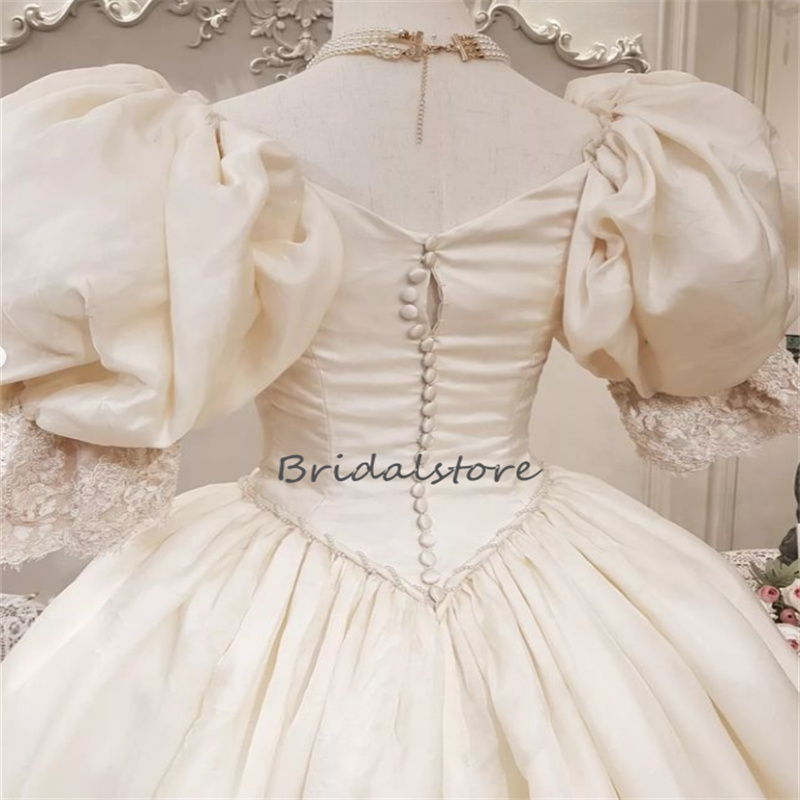 Victorian Gothic Beige Wedding Dress Renaissance Medieval 2023 With Short Sleeves Court Country Bridal Gowns Lace Castle Vestidos De Novia hippie Robes Mariee