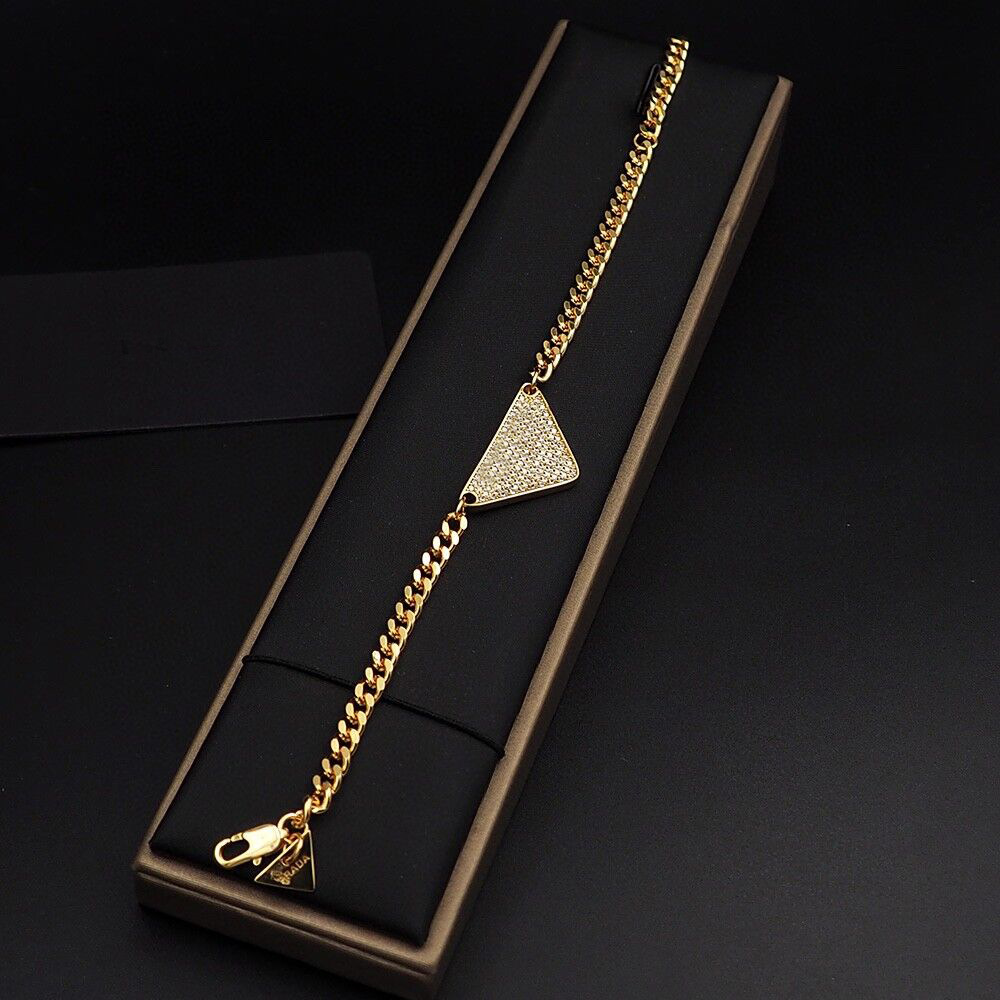 Bracciale in acciaio inossidabile Fashion Letter Triangolo in metallo pieno di diamanti