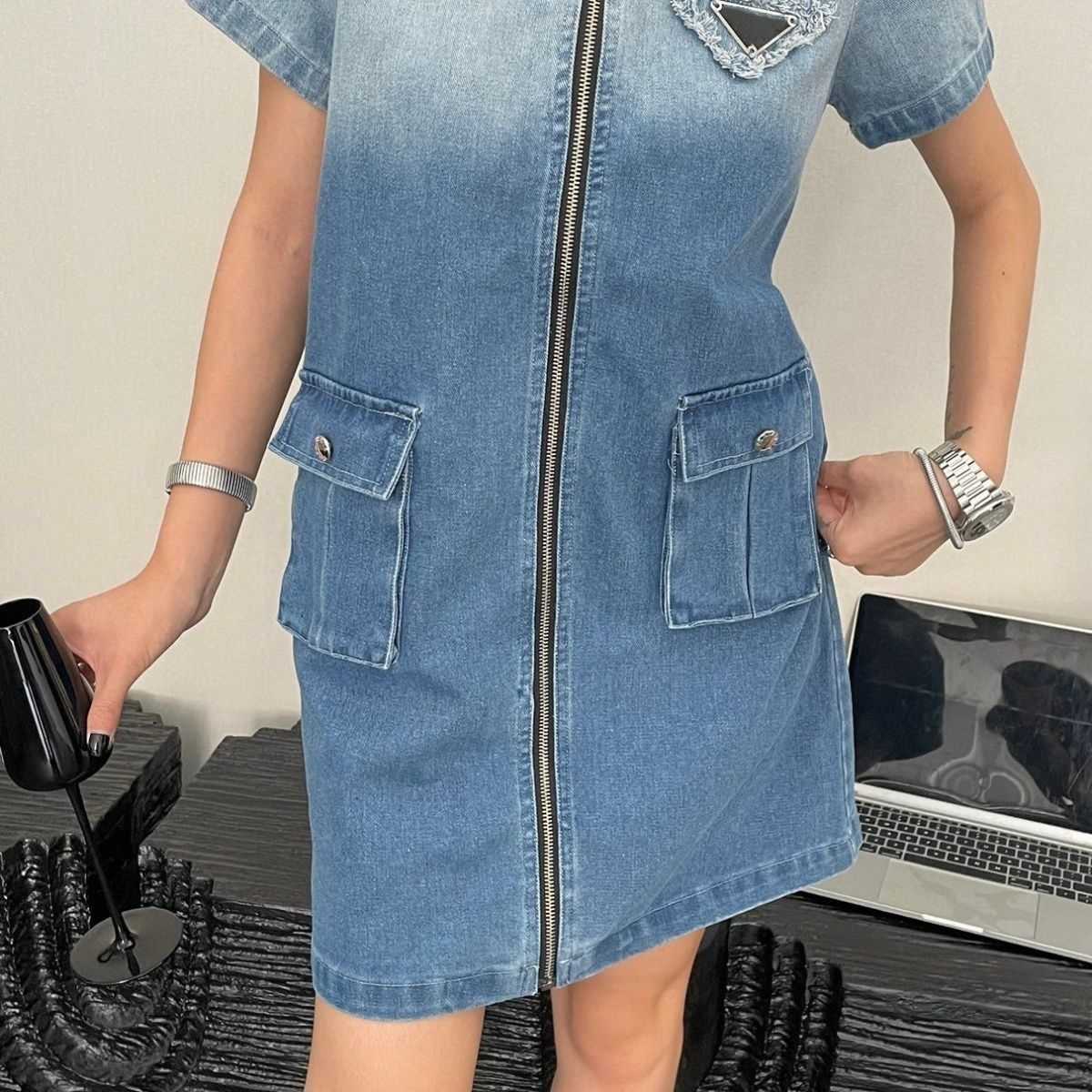 Zomer dames V-hals gradiënt denim rits korte jurk, denim stof is erg breed en gevormd, gradiënt korte casual mode elke dag alles.