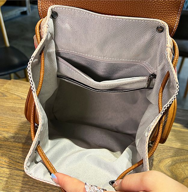 2023ファッショナブルな本物の革のバックパック：格子縞のパターン、大容量のトレンディな旅行バッグ