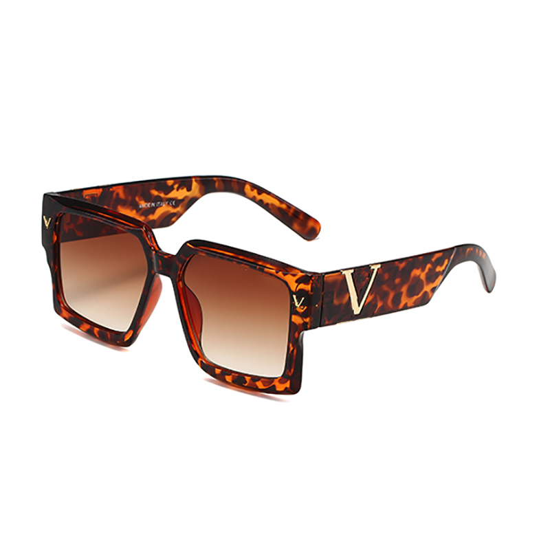 العلامة التجارية للنظارات الشمسية مصممة الرجال الكلاسيكية رسائل الصيف Sunshade نظارات للنساء العينات المربعة الأنماط الأزياء 7 ألوان