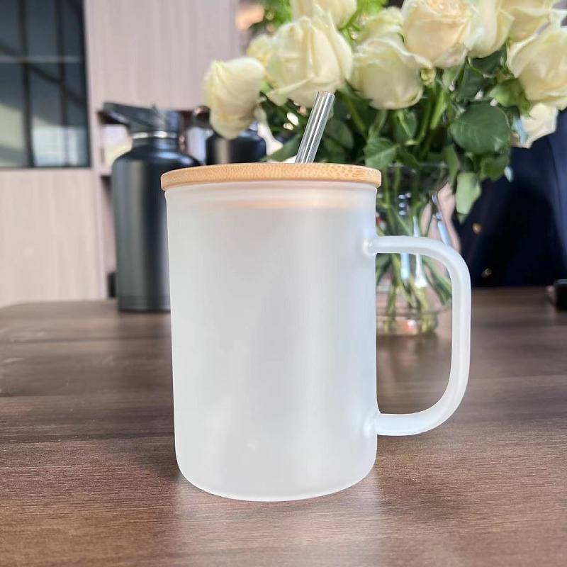 Les tasses à café en verre de sublimation de l'entrepôt américain 16 oz peuvent en forme de tasses en verre de canette de bière gobelet en verre verres à boire avec couvercle en bambou et paille réutilisable rapide