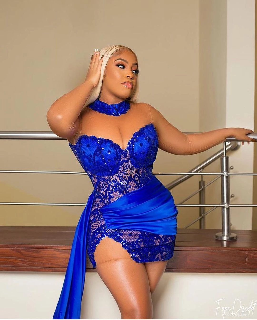 Royal Blue Lace Curto Prom Cocktail Dress Para Meninas Africanas Sexy High Neck Illusion Mangas Compridas Bainha Ocasião Formal Vestidos de Festa Com Peplum Mulheres Plus Size CL2863