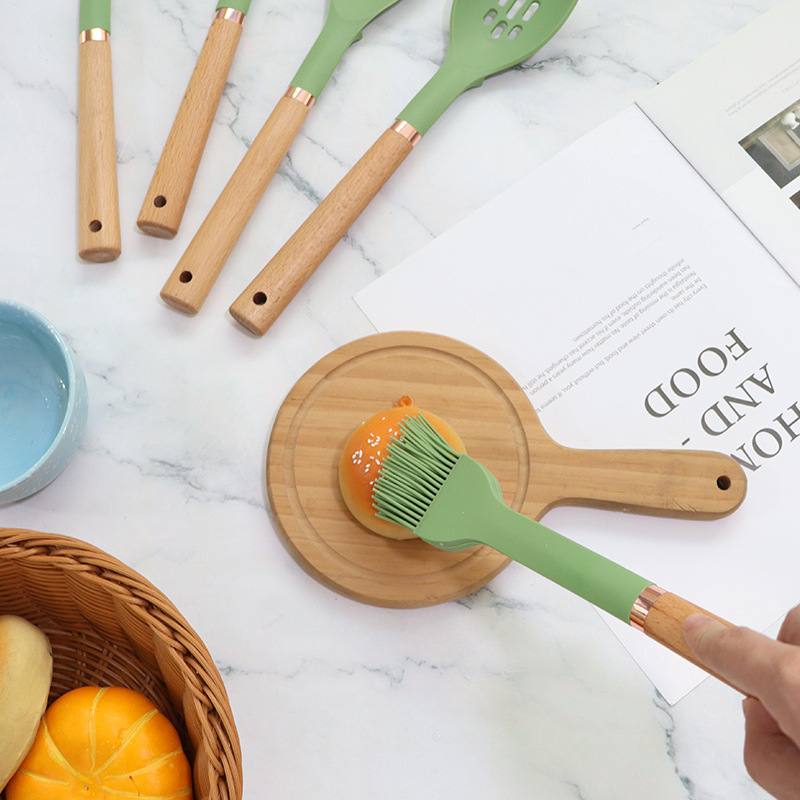 Nouveaux ustensiles de cuisine 13 pièces ensemble d'ustensiles de cuisine en silicone résistant à la chaleur antiadhésif grattoir spatule cuillère écumoire louche outils de cuisson avec support