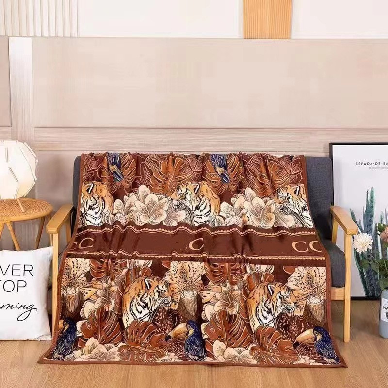 Designer Blanket Brown Flower Bush Tiger Pattern Blanket Office Nap Cover Blanket Winter Thickened Warm Flannel Blanket 150 * 200cm with Gift Box