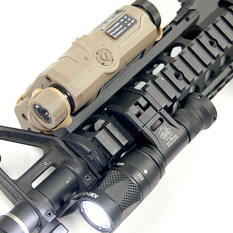 Tactical IFM M300V SCOUT LIGHT DUAL-OUTPUT 400 LUMENS GUN LIGHT MED QD MOUNT 1913 RAIL LED VIT FALLLIGHT HARDA ANODISERING ALUMINIUM