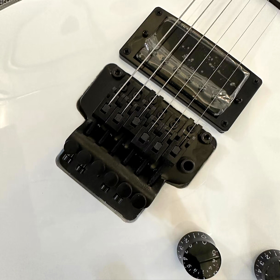 Custom Shop, hergestellt in China, hochwertige weiße E-Gitarre, Doppel-Tremolo-Brücke, Palisander-Griffbrett, schwarze Hardware, kostenloser Versand