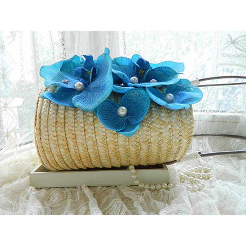 2021 Ny handstickad Flower Beach Straw Bag Holiday Shoulder Bag Casual Artificial Flower Pearl Tygväskor Liten kapacitet 230401