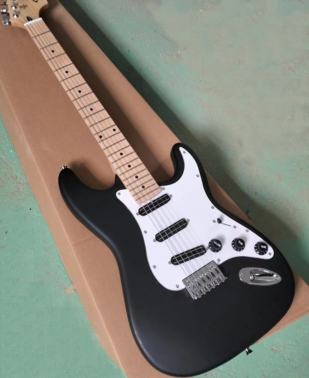 Diapasón de palisandro de guitarra eléctrica ST negro personalizado de fábrica china en stock