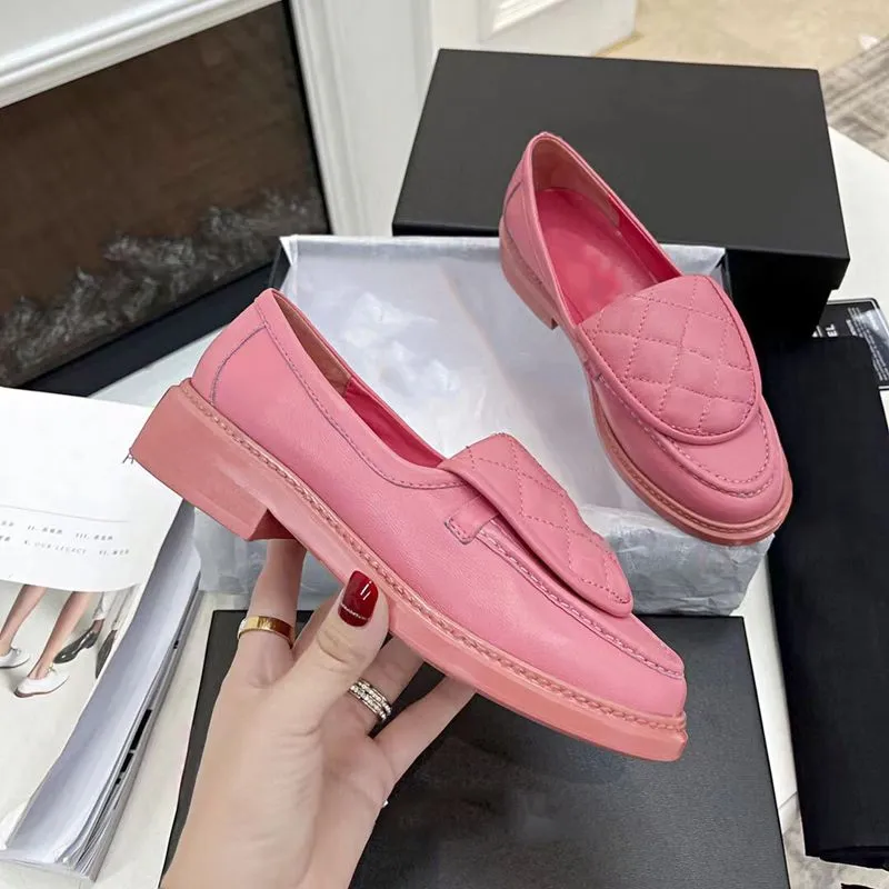 Casual schoenen Luxe designer Damesschoenen Mode echt leer kleine geur ruitvormige loafers klassieke lage hakken met gesp enkele schoenen Sport