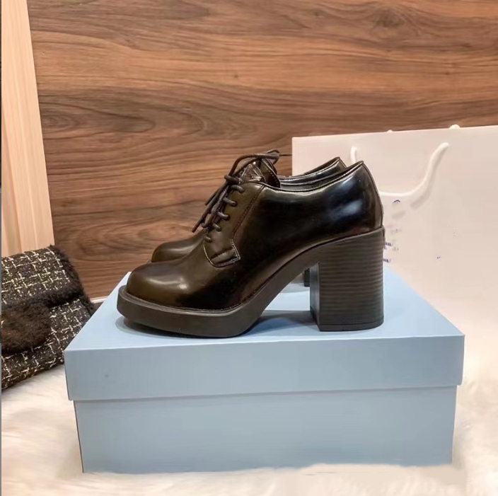 lusso triangolo logo scarpe da donna designer casual generale scarpa in pelle nera aggiungere piattaforma tacchi alti classico brevetto luce mocassini scarpe formali da donna 35-40