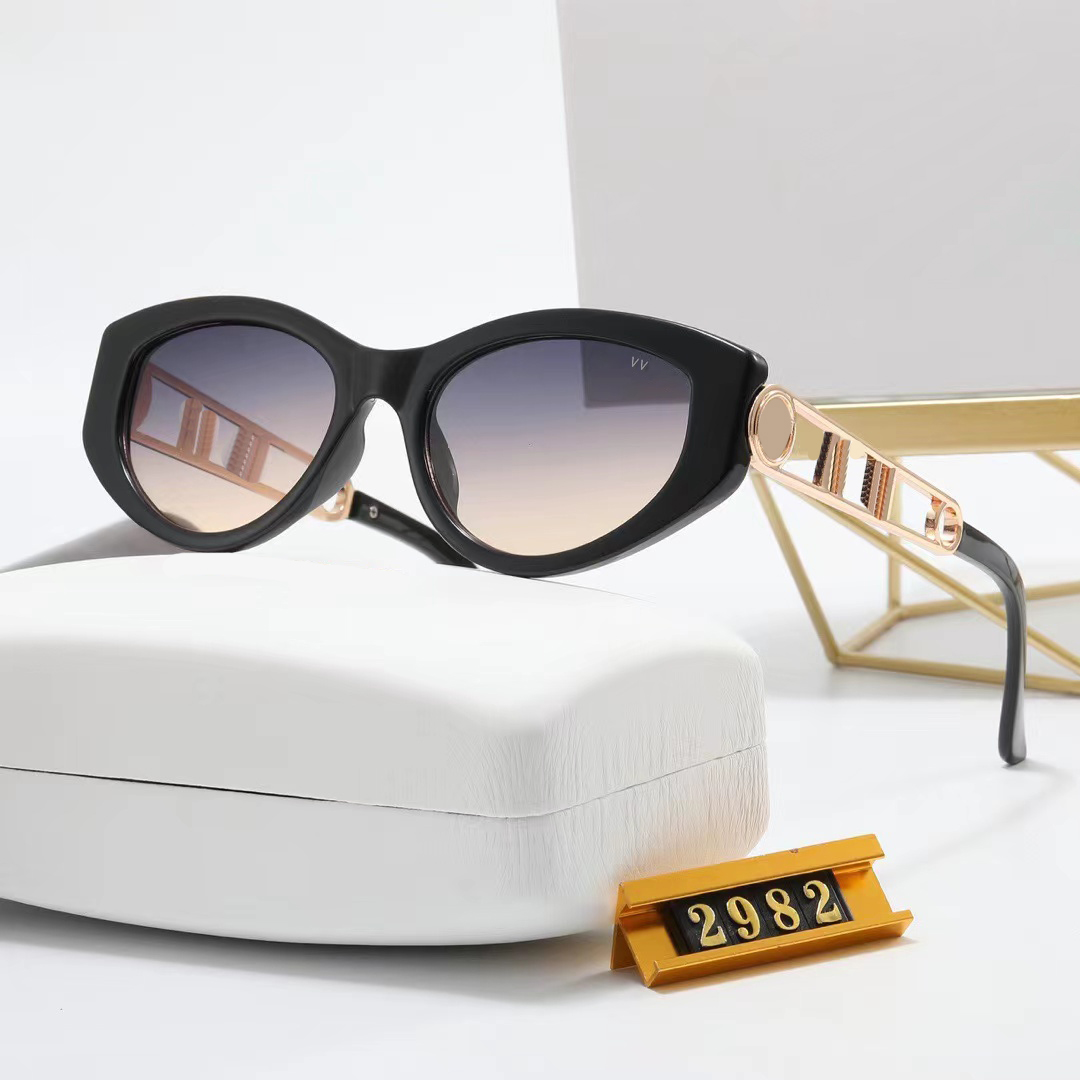 مصمم نظارات شمسية صغيرة الوجه الفاخرة النظارات الشمسية وجيزة جديدة للحماية من العين المعدنية الساق إطار Sunshade Cat Frame نظارات شمسية عصرية الإطار الأوسط مع العلبة