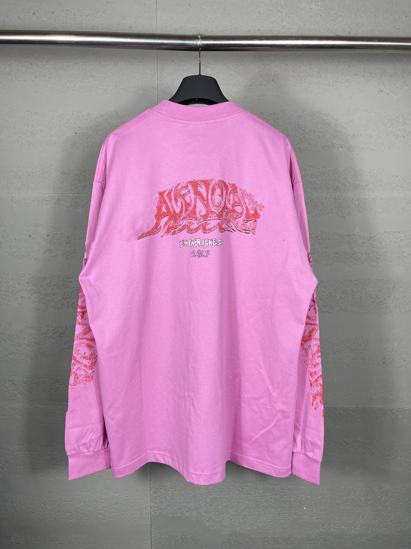 Herr t-shir 2023 designer ny mörk grå rosa flamma graffiti brev tryck långärmad casual mode par t-shirt ins lös topp