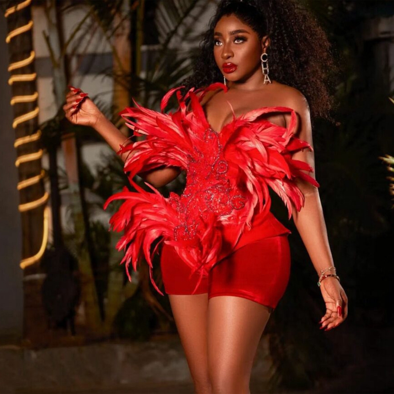 Robe de Cocktail de luxe sans bretelles, plumes, perles rouges, paillettes, tenue formelle décontractée, tenue de bal pour dames africaines et noires, tenue de réception