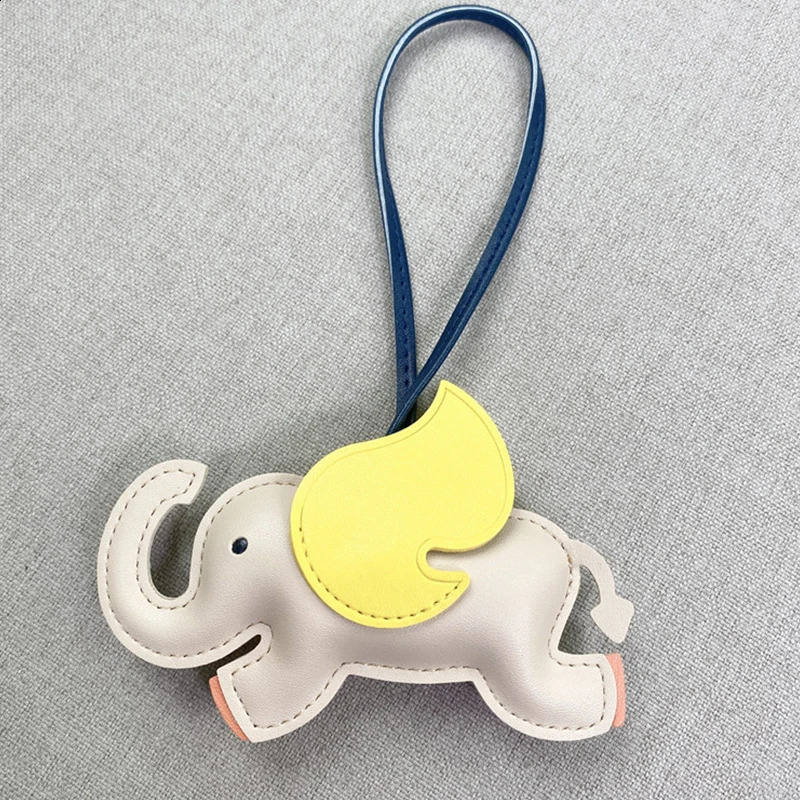 Bag Parts Accessories Trendy Designer PU Leather Wing Flying Elephant Hanger Keychain Pendant Decoration For Ladies Charm Accessorie Ornament Gift 231102