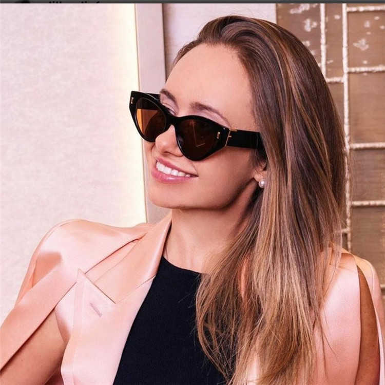 2023 New luxury designer F family new fashion triangle cat's eye star same sunglasses FE40037U