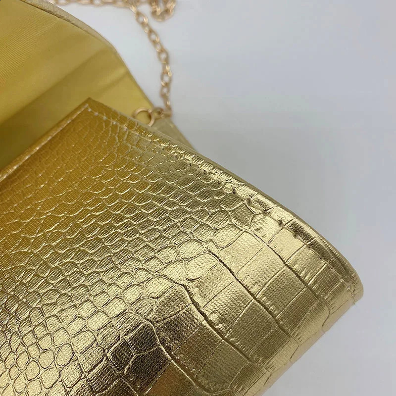 Evening Bags Golden Luxury Women's Handbag Fashion Diamonds Snake Pattern PU Material Evening Clutch Bag Wedding Purse Ladies Trend Party Bag 231102