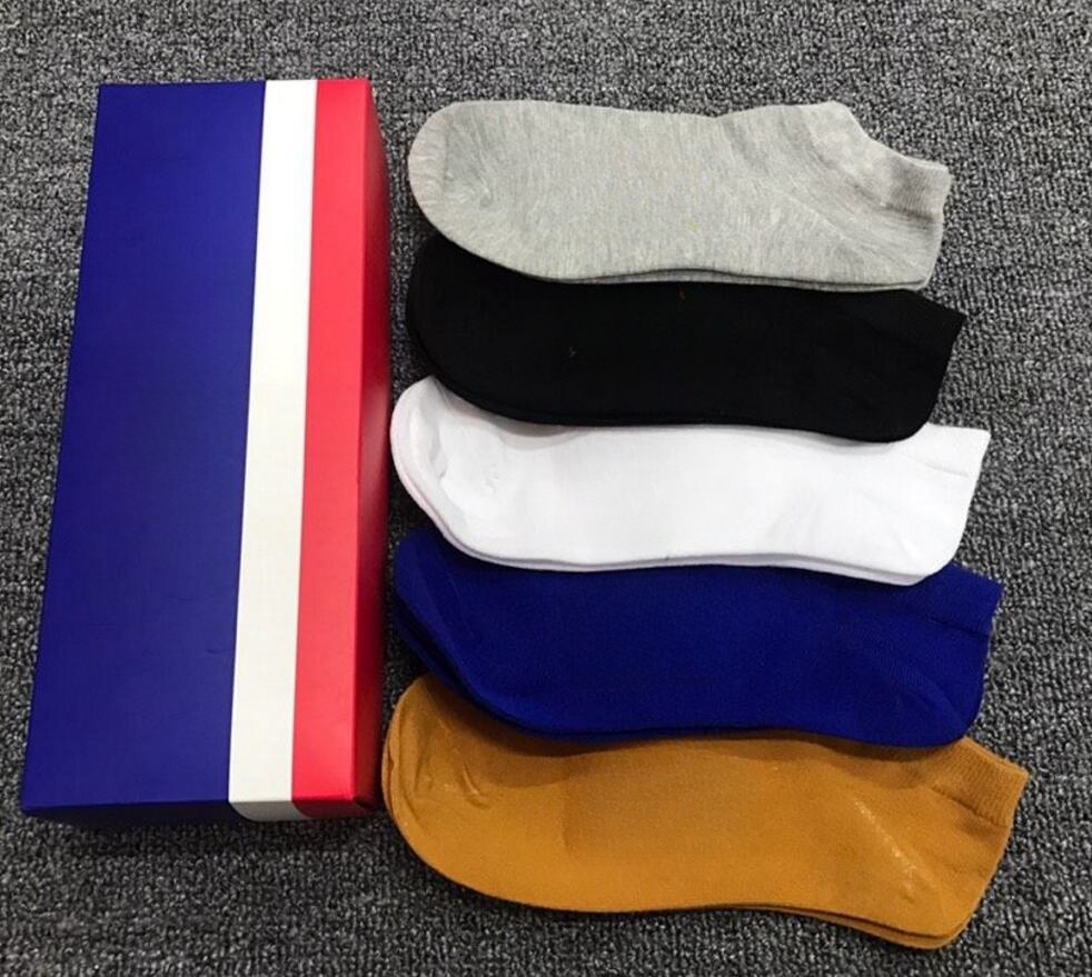 Ensemble de cinq pièces de chaussettes pour hommes, design professionnel, tendance de la mode, atmosphère haut de gamme, numéro 43