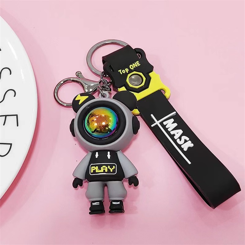 2023 Cartoon Lightning Bear Key Rings Söta astronautbjörn Doll Keyring Bag Pendet Par Car Keychain Creative Bag Charm Accessories