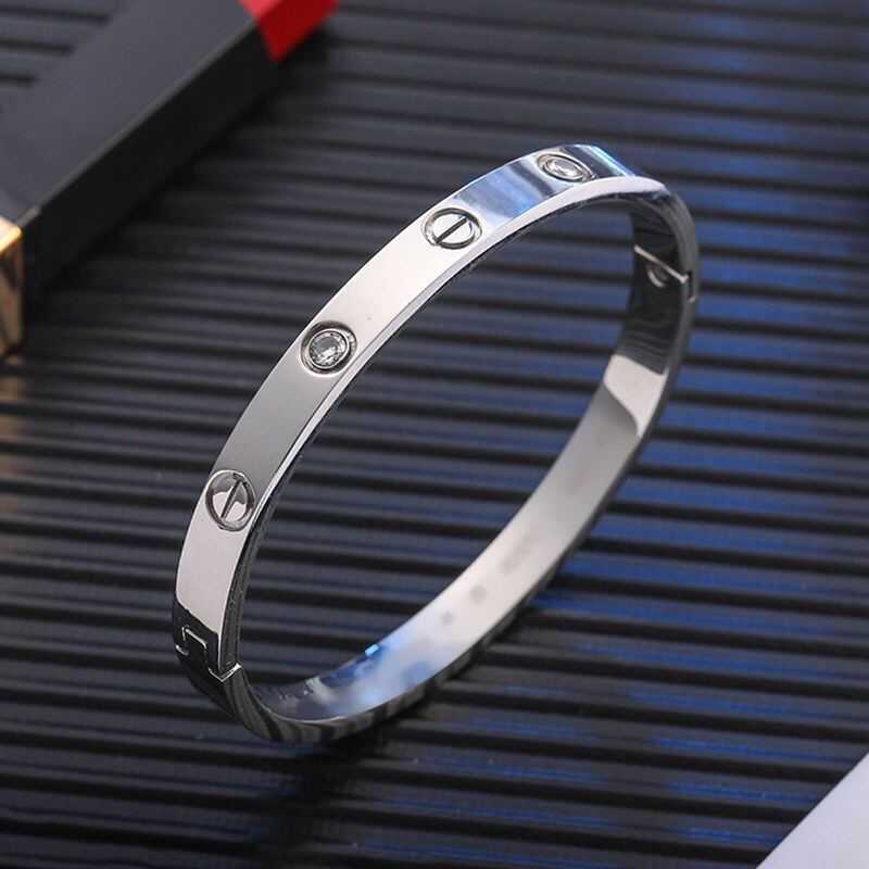 2023 explosive bracelet Take a shower without removing titanium steel without fading All over the Sky Star Bracelet for womens Kor Have Logo