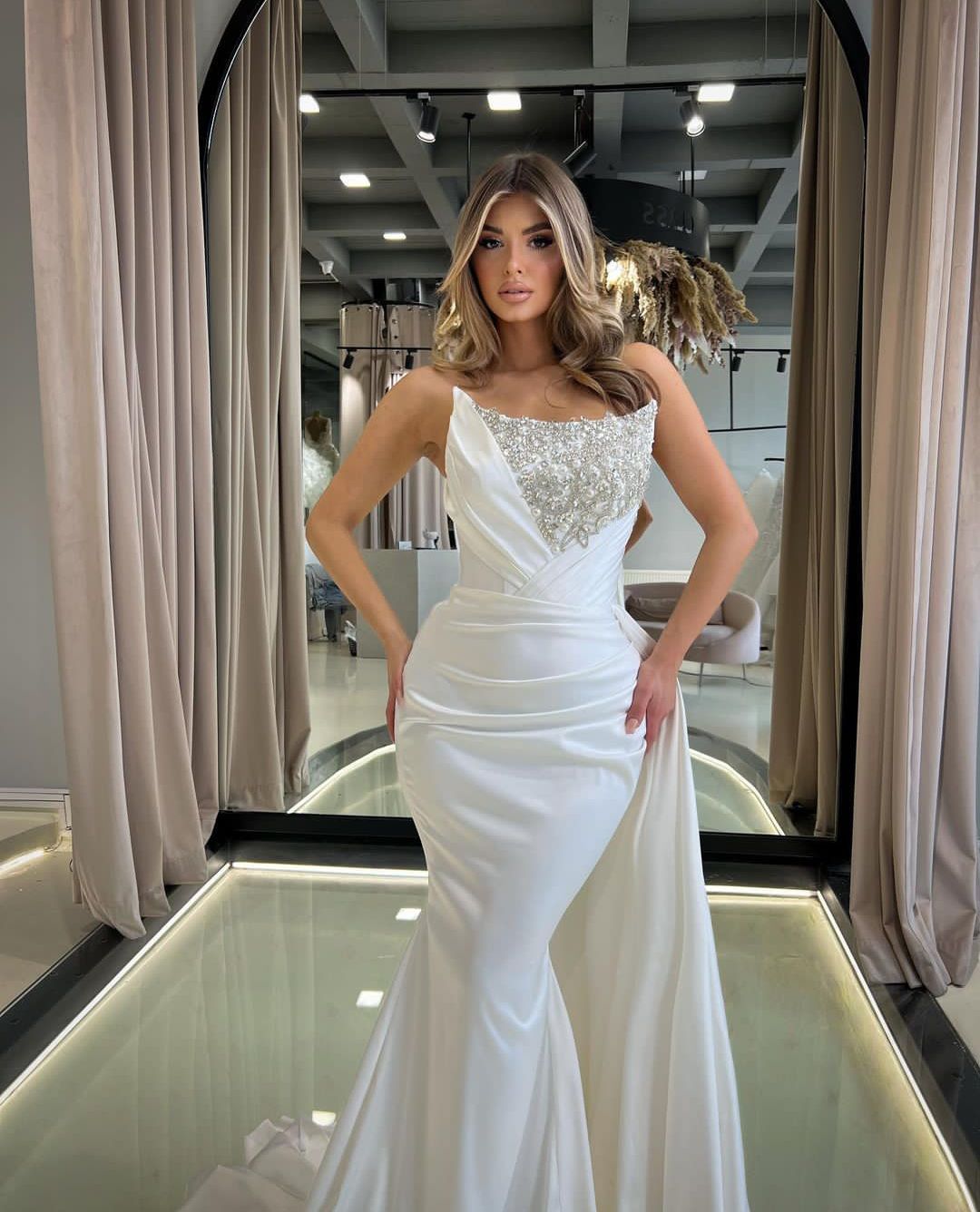 Eleganti abiti da ballo a sirena senza maniche Bateau Appliques paillettes Sexy lunghezza del pavimento Satin Diamonds Abiti da sera Abiti da sposa Plus Size Custom Made