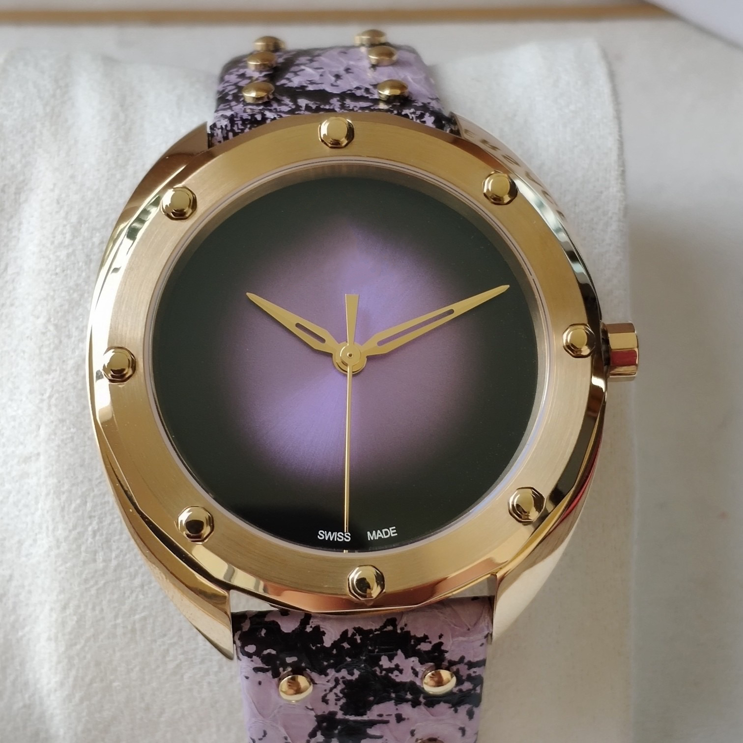 Orologio di design Orologio al quarzo da donna cassa in acciaio inossidabile oro 38mm movimento elettronico super quarzo cinturino colorato orologio super lusso di alta qualità