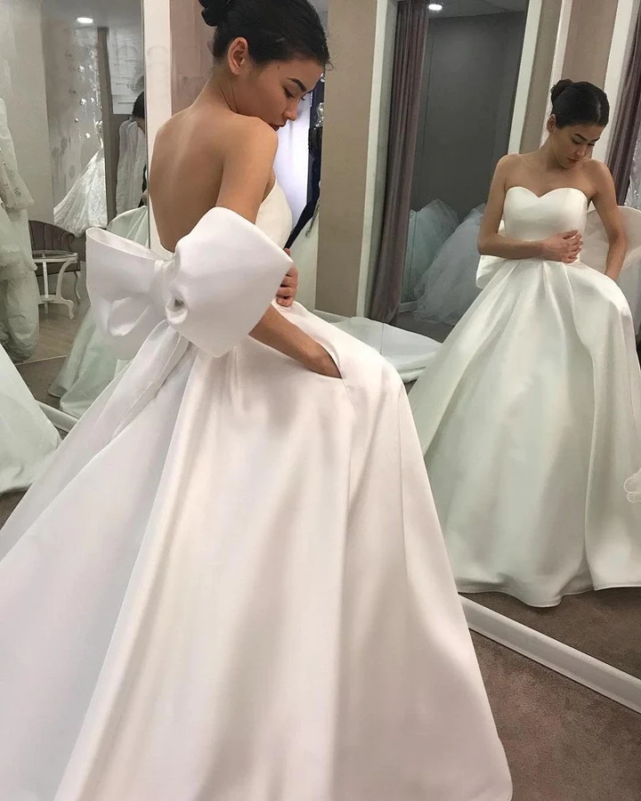 Klassisches ärmelloses High-Low-Satin-Hochzeitskleid für die Braut, elegantes, rückenfreies Sweep-Zug-Kleid